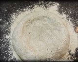 Foto del passaggio 6 della ricetta Pizza Gluten Free Con Polpo e Cipolle di Breme