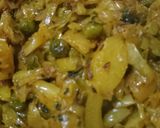 A picture of step 3 of Aloo patta ghobhi.