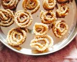 A picture of step 4 of Spicy Chakli.