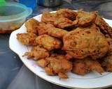 Spinach and Onion Pakoras recipe step 2 photo