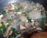 Foto del paso 2 de la receta Bacalao con setas y cebolla caramelizada