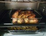 Foto del paso 7 de la receta: Alitas de pollo adobadas con patatas gajo al horno