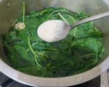 Foto langkah ke 2 dari resep Sayur Bening Bayam Wortel.