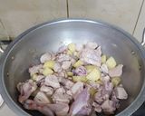 A picture of step 5 of Aalu chicken ka salan.