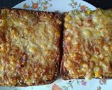 A picture of step 2 of Onion cheesy corn toast.