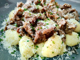 Ñoquis de patata con carrillada trufada y parmesano