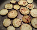 Foto del paso 3 de la receta: Espárragos, berenjena y tomatitos a la plancha