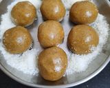 A picture of step 5 of Ragi mung dal ladoo.