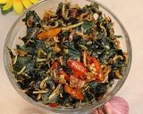 Foto langkah ke 4 dari resep Tumis Daun Pepaya & Teri Medan (pedas manis).