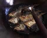Ikan kembung goreng sambal asam langkah memasak 1 foto