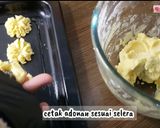 Foto langkah ke 3 dari resep Kue semprit gluten free.