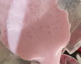 A picture of step 3 of Strawberry shake.