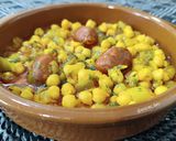 Foto del paso 5 de la receta: Potaje de garbanzos con choricitos picantones y endivia