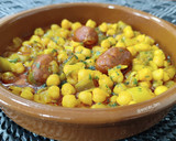 Foto del paso 5 de la receta: Potaje de garbanzos con choricitos picantones y endivia
