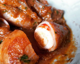 Foto del paso 19 de la receta: Cazuela de calamares rellenos de pimiento asado y huevo codorniz