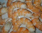Foto del paso 1 de la receta: Pulpo con llanega negra y gambas cocidas con salsa tártara
