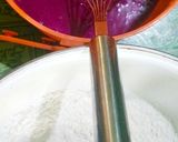 Foto langkah ke 3 dari resep Pancake buah naga HOT.