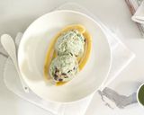 Foto langkah ke 2 dari resep Banana Split with Matcha ice cream.