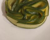Une image de l'étape 2 de Pickles de concombres en sucré salé avec ses billes de tomates basilic.