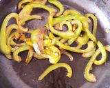 Foto del paso 2 de la receta: Arroz con rape, langostinos, calamar y calabacín