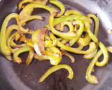 Foto del paso 2 de la receta: Arroz con rape, langostinos, calamar y calabacín