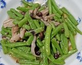 四季豆炒鴻禧菇的食譜步驟2照片