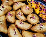 पनीर स्टफ्ड गुजिया (paneer stuffed gujiya recipe in Hindi) रेसिपी चरण 8 फोटो