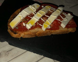 Foto del paso 3 de la receta: Torrada con tomate natural y  queso fresco