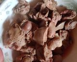 รูปขั้นตอนการทำที่ 5 ของ ผัดถั่วฝักยาวเครื่องในไข่ไก่
