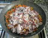 Foto del paso 1 de la receta: Chipirones a la Riojana, o en su tinta con bacalao