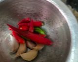 รูปขั้นตอนการทำที่ 3 ของ เมี่ยงปลาทูทอดกับหมูสามชั้นต้ม