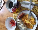 Foto del paso 3 de la receta: Desayuno con bollo limpio chorizo y tortilla de huevo