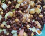A picture of step 4 of Black and white chickpeas salad 🥗.