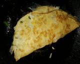 Foto del paso 4 de la receta: Omelette relleno de queso y ciboulette