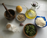 Foto del paso 1 de la receta: Pesto “alla ligure” con albahaca de mi maceta
