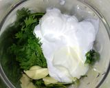 A picture of step 1 of Creamy Coriander Garlic Dip.