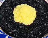 A picture of step 2 of Mawa beetroot halwa.