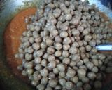 A picture of step 4 of Amritsari Chole Kulche.