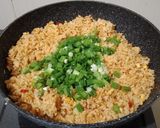 Foto langkah ke 4 dari resep Nasi Goreng Telur (Bumbu Iris) ala Uni Gliantika.