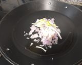 Foto del paso 1 de la receta: Arroz de butifarra de huevo y ajos tiernos