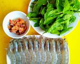 รูปขั้นตอนการทำที่ 1 ของ มังกรร้องไห้ (กุ้งราดซอสใบกะเพรา)
