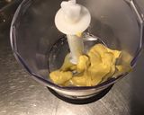 Une image de l'étape 1 de Sauce salade à la moutarde, noix, vinaigre de truffe et fines herbes.