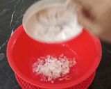 A picture of step 1 of Cheesey Lettuce Omelette.