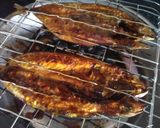 Foto langkah ke 5 dari resep Ikan Salem bakar bumbu kuning.