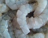 Hình bước làm 2 của món Tôm xào súp lơ và nấm