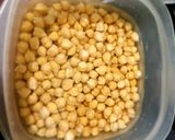 A picture of step 1 of Dhaba-Style Chole Puri.