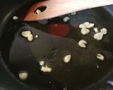 Medvehagymás mozarellás fitt spagetti recept fázis 2 fotója