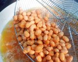 A picture of step 1 of Peanut Burger (Egg free).