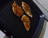 Foto langkah ke 4 dari resep 38. Grilled black pepper chicken steak with paprika sauce.