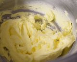 A picture of step 4 of My Christmas cream cake.